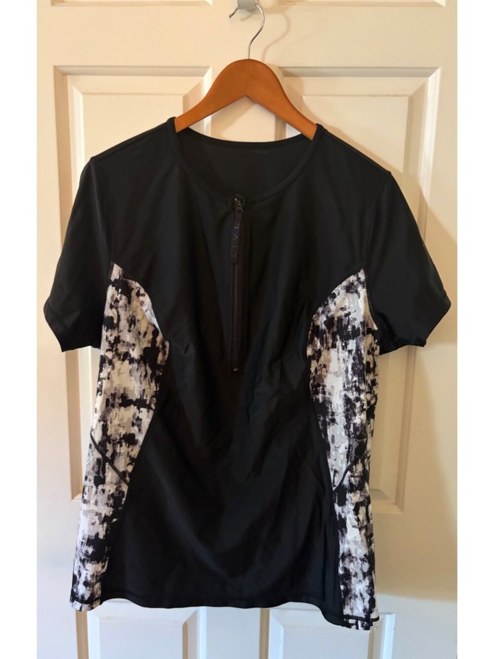 Livi Active Swim Rash Gaurd Top Size 22/24 Swimwear Half Zip White Gray Black
